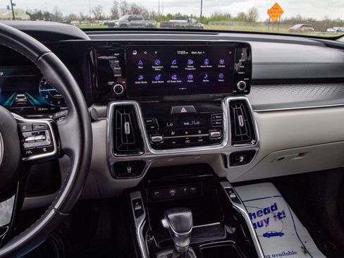 Used 2023 Kia Sorento SX image 16