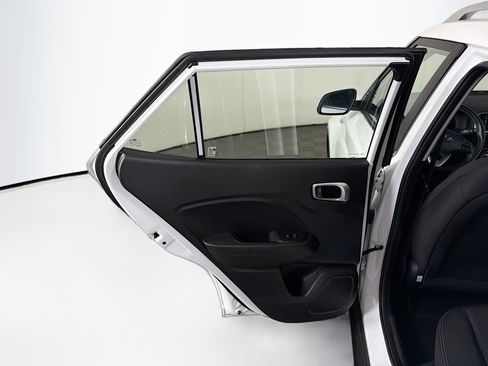 Used 2025 Hyundai Venue SEL FWD image 26