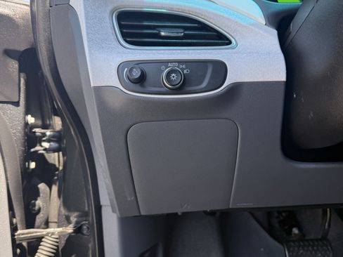Used 2019 Chevrolet Bolt LT FWD image 17