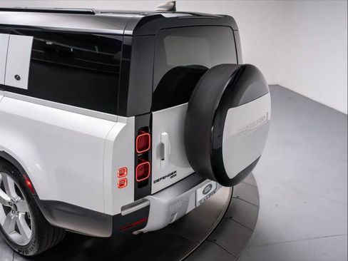 Used 2023 Land Rover Defender 130 SE AWD/4WD image 32