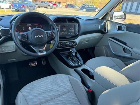 Used 2025 Kia Soul LX w/ LX Technology Package image 11