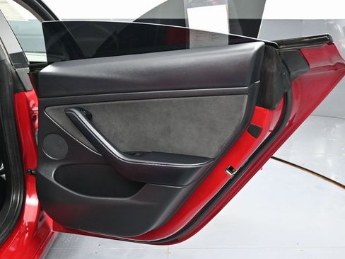 Used 2022 Tesla Model 3 Standard Range image 41