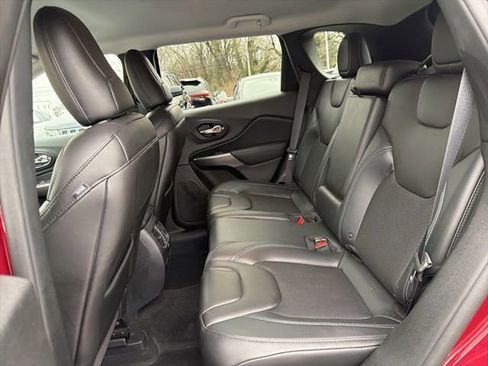 Used 2019 Jeep Cherokee Latitude Plus w/ Cold Weather Group image 17