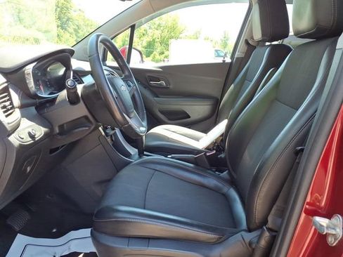Used 2020 Chevrolet Trax LT w/ LT Convenience Package AWD/4WD image 15