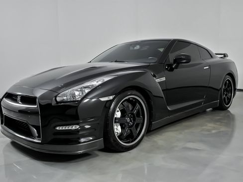 Used 2013 Nissan GT-R Black Edition image 6