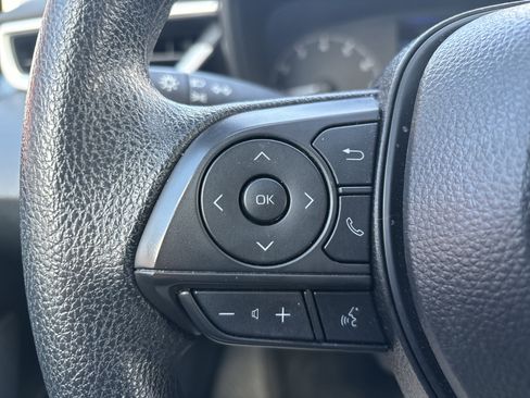 Used 2025 Toyota Corolla LE image 19