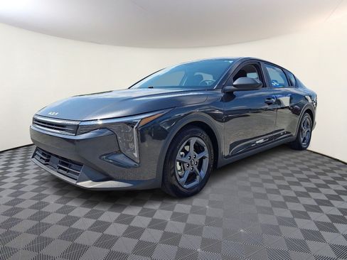 Certified 2025 Kia K4 FWD image 3