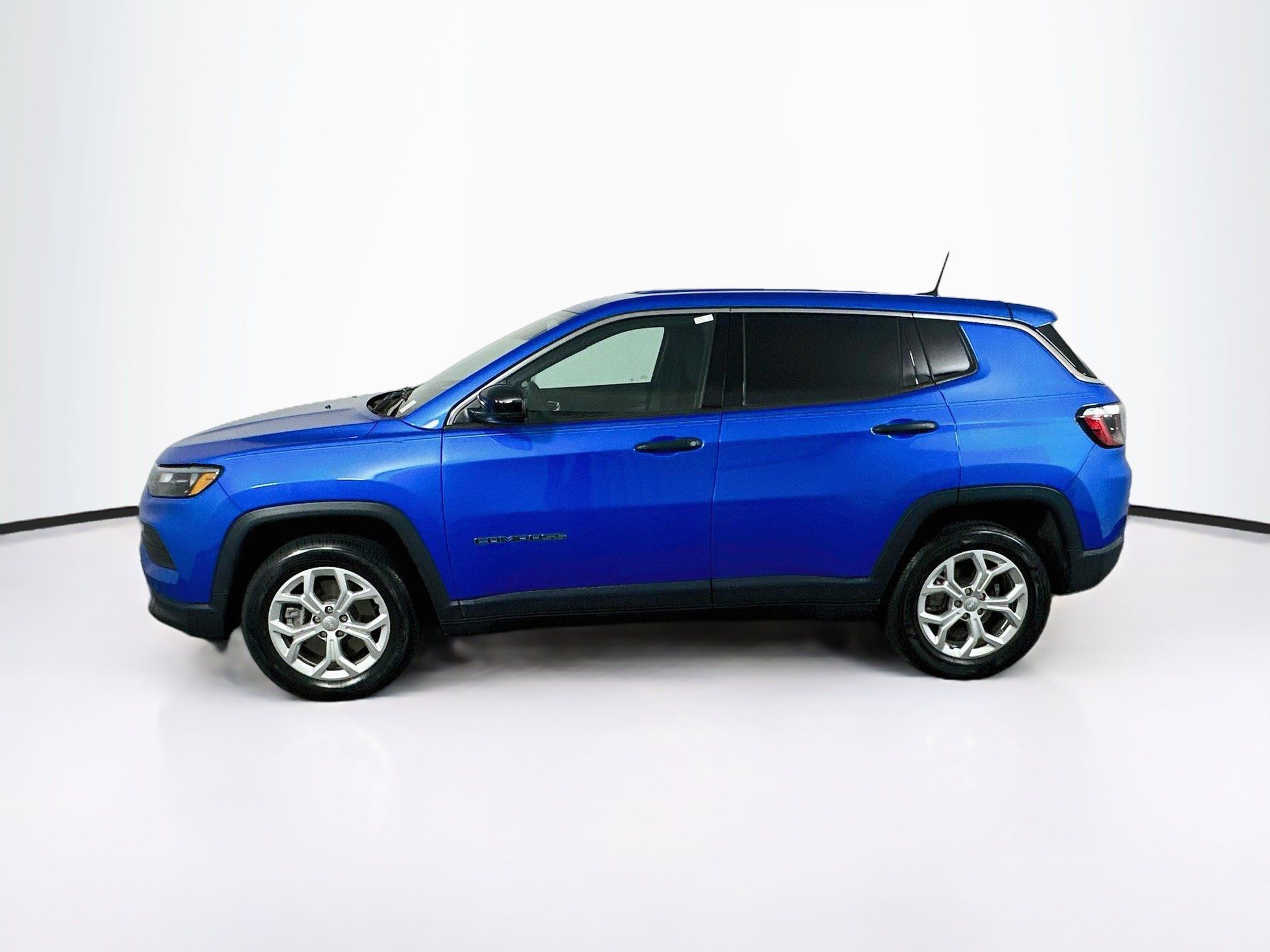 Used 2024 Jeep Compass Sport AWD/4WD image 4