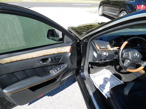 Used 2011 Mercedes-Benz E 350 4MATIC Sedan image 9