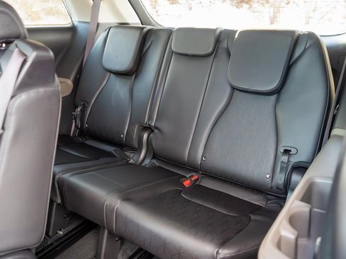 Used 2025 Kia Carnival EX image 13