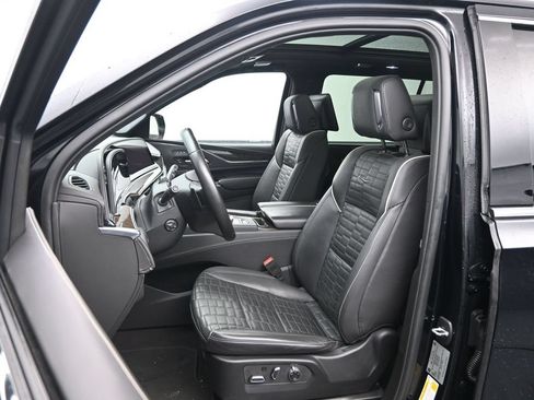 Used 2024 Cadillac Escalade ESV Premium Luxury Platinum AWD/4WD image 22