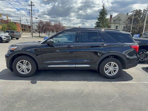 Used 2023 Ford Explorer XLT w/ Class IV Trailer Tow Package AWD/4WD image 3