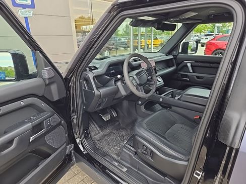 Used 2022 Land Rover Defender 90 V8 AWD/4WD image 16