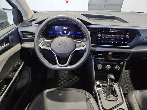Certified 2023 Volkswagen Taos SE w/ Panoramic Sunroof Package FWD image 9