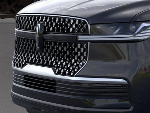 New 2026 Lincoln Navigator Reserve AWD/4WD image 17