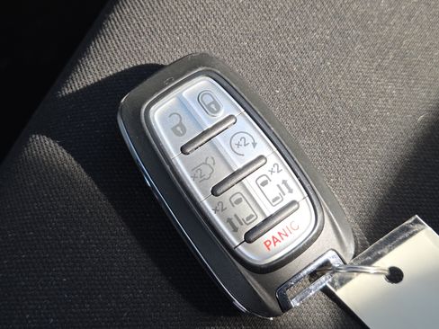 Used 2022 Chrysler Voyager LX FWD image 21