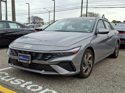 Certified 2025 Hyundai Elantra SEL w/ Cargo Package