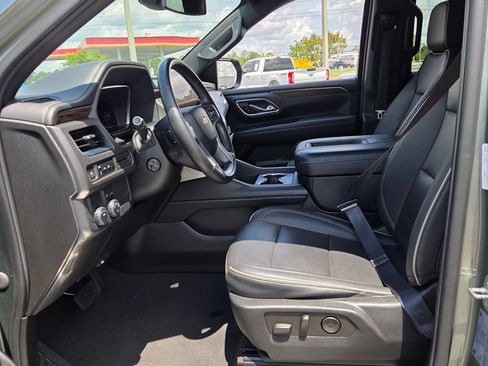 Used 2023 Chevrolet Tahoe Premier RWD image 3