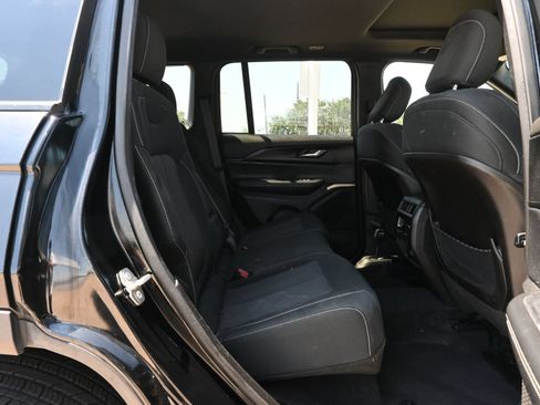 Used 2024 Jeep Grand Cherokee Laredo X RWD image 22