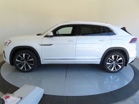 New 2026 Volkswagen Atlas Cross Sport SEL Premium R-Line image 8