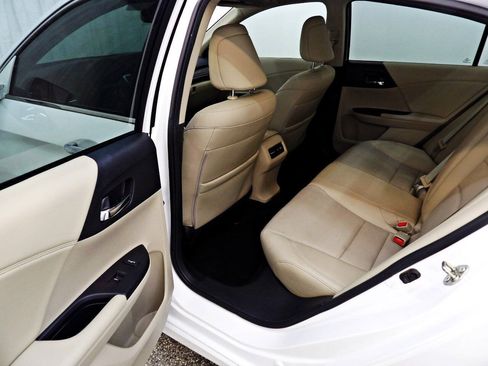 Used 2017 Honda Accord Touring image 11