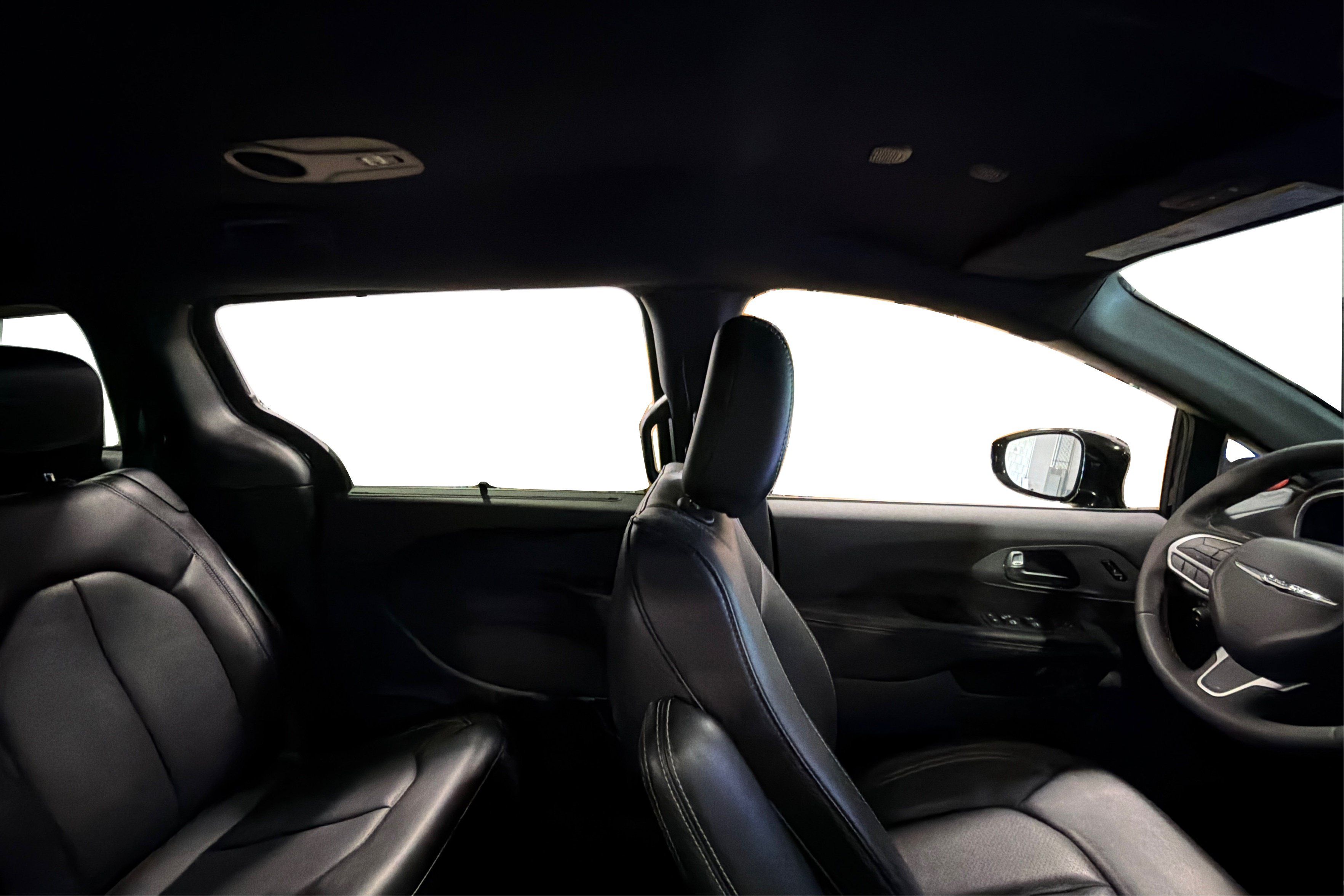 Used 2025 Chrysler Pacifica Select FWD image 41