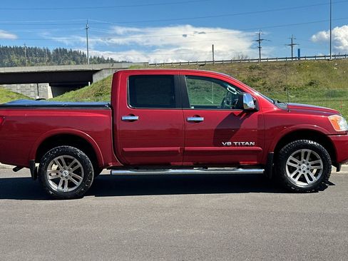 Used 2013 Nissan Titan 4x4 Crew Cab image 2