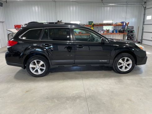 Used 2013 Subaru Outback 2.5i Limited w/ Moonroof Pkg AWD/4WD image 8