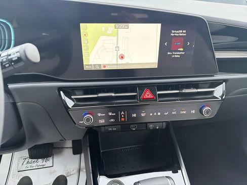 Certified 2025 Kia Niro EX image 20