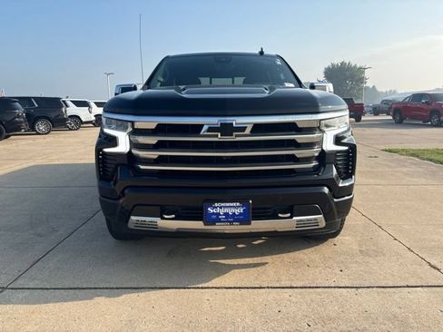 Used 2024 Chevrolet Silverado 1500 High Country w/ Technology Package AWD/4WD image 3