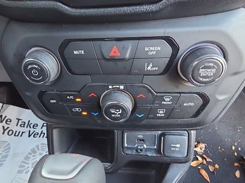 Used 2021 Jeep Renegade Sport FWD image 5