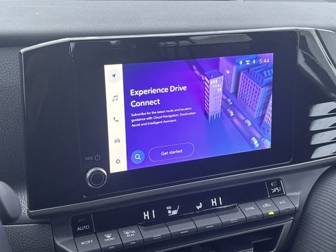 Used 2025 Toyota Camry SE image 14