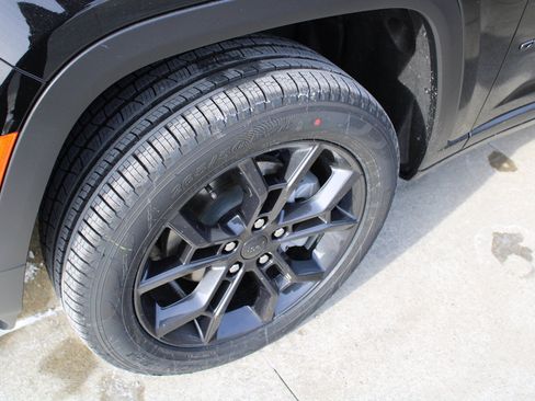 New 2025 Jeep Grand Cherokee Limited w/ Trailer Tow Package image 40