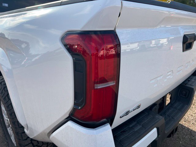 Used 2025 Toyota Tacoma SR5 AWD/4WD image 10