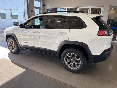 Used 2022 Jeep Cherokee Trailhawk w/ Sun, Sound & Nav Group AWD/4WD image 4