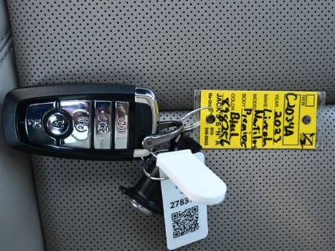 Used 2025 Lincoln Nautilus Premier image 28