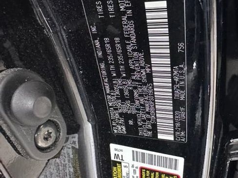 Used 2023 Toyota Highlander XLE AWD/4WD image 35