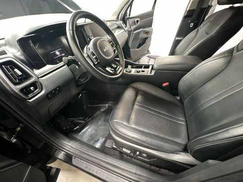 Used 2023 Kia Sorento EX image 16