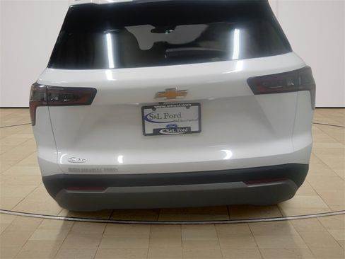 Used 2025 Chevrolet Equinox LT image 5
