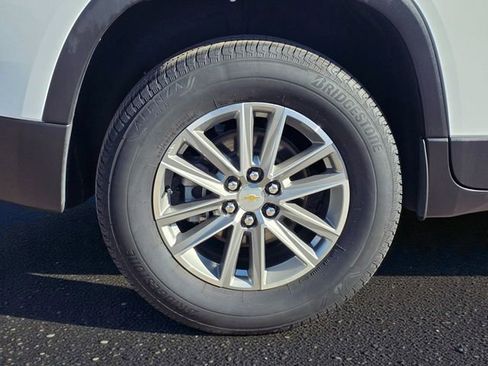 Used 2023 Chevrolet Traverse LT image 6