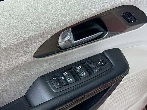 Used 2020 Chrysler Pacifica Touring-L Plus image 21