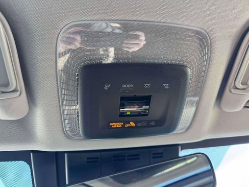 Used 2025 Toyota Prius XLE image 32