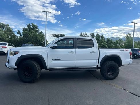 Used 2019 Toyota Tacoma TRD Off-Road AWD/4WD image 11