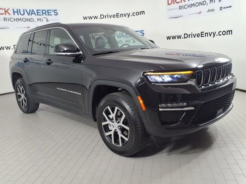 Used 2025 Jeep Grand Cherokee Limited AWD/4WD image 3