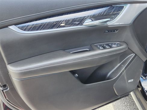 Used 2022 Cadillac XT6 Premium Luxury w/ Technology Package image 6