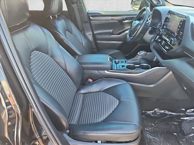 Used 2022 Toyota Highlander XSE AWD/4WD image 23