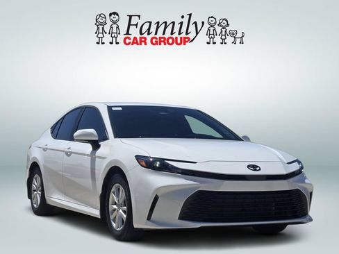 Used 2025 Toyota Camry LE FWD image 2