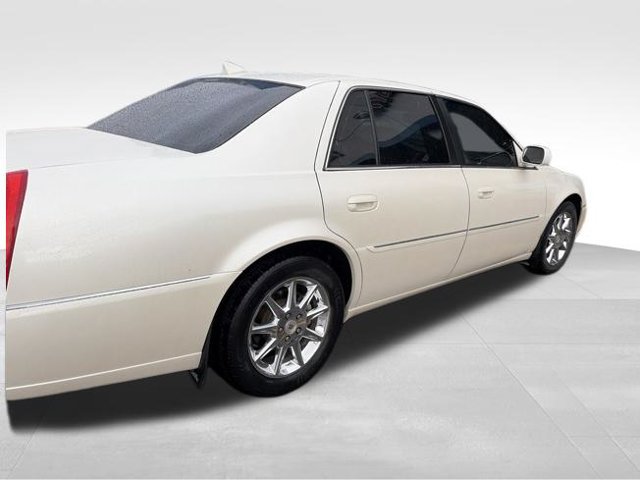 Used 2010 Cadillac DTS Luxury FWD image 12