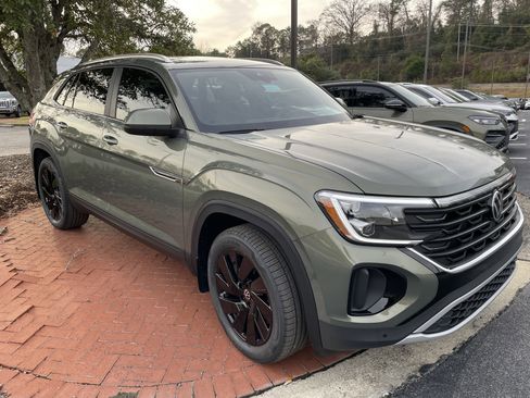 New 2026 Volkswagen Atlas Cross Sport SE FWD image 3
