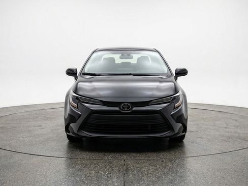 Used 2025 Toyota Corolla LE FWD image 2